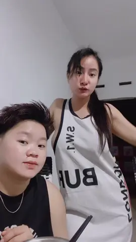 Yang belakang sibuk ama rambut😂😂