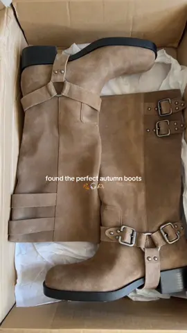 how gorg are these 🥹🍂🎧 #fallfashion #fallaesthetic #autumnfashion #fallfashion #fall #suedeboots #bikerboots #falloutfits #fallboots