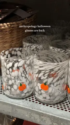 i jus want them all.. 🤷🏻‍♀️ give me all the halloween decor 