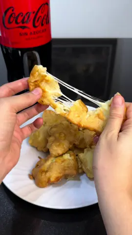 Con esta receta te quedan perfectos 😍 Cantidades: 1 taza de harina 1 taza de queso 1 huevo 3/4 taza de leche 1 cda de azucar 1/2 cda de sal Disfruten! :) . . . #facildepreparar #CocaCola #MagiaDeVerdad #fritos #fritosconqueso 