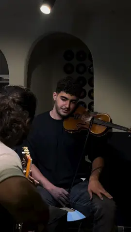 کرمانشا یەکێک لە شاکارە بیرنەکراوەکانی مامۆستای کۆچ کردوو حەسەن زیرەک🤍🫶 _______________________________ .  گیتارaramsavareh_guitar   کەمانچە : kiansohrabi  #کەمانچە #گیتار #حەسەن زیرک #کەمانچە #گیتار #گۆرانی #کۆردی، ج