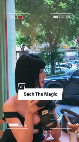 Hồng rất tâm đắc câu nói của Lưu Diệc Phi rằng:“Tôi không muốn chỉ dựa vào gương mặt để kiếm tiền. Tôi muốn mở rộng con đường của bản thân. Sách chỉ cho tôi phát hiện chính mình, suy nghĩ và giải quyết vấn đề trong cuộc sống. Đọc sách, chưa chắc cho tôi một cuộc sống giàu có, nhưng cho tôi một tâm hồn giàu có, chưa chắc giúp tôi thành người thánh thiện, nhưng giữ tôi lương thiện.” Cuốn sách mình đang đọc lần thứ 3 trong 1 năm qua đó chính là The Magic bạn đã thử đọc và thực hiện 1 trong những điều trong đó chưa ? #hanoi #trietlycuocsong #trending #muathuhanoi🍂🍂🍂 #yeubanthan #nolucvathaydoi #cogangtungngay #xuhuong #viral #fypシ゚viral #soyoung #creator #change #2024tiktok #viraltiktok 