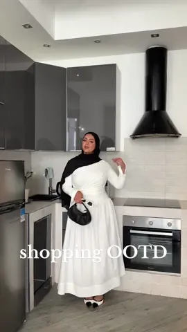 OOTD for shopping in Milan 🖤 ft. my sis #OOTD #grwm #dress #outfitideas @Summer Evenings @The Daily Edited @pradabeauty 
