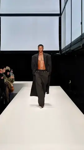 ....... ✨ Sylva's opening walk for @systemofficial  Casting @creartvt_casting @mrr_sylva  #mymodelafrica  #mmaboy #mmastar #sylvaazagba #system #discovery 