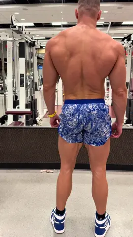 Wide-grip pull up for that cobra back!  #aura #gym #fitnessmotivation #GymTok #fypツ #real