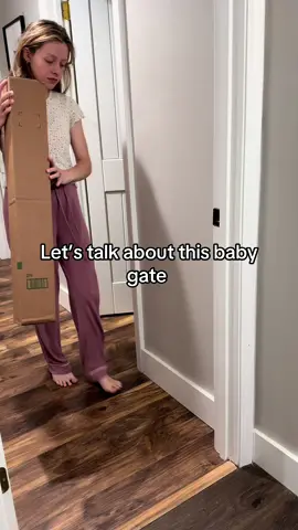 This is the baby gate if you have little feet that are crawling or walking🤍 #tiktokshopfind #babygate #MomsofTikTok #babytok #babiesoftiktok #musthave #formoms 