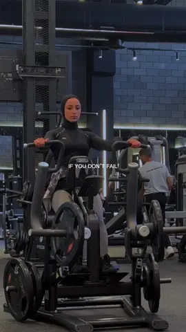 Step out of that comfort zone🔥 👩‍💻Visit my website and book your training schedule now! (Link in bio) #CapCut #fitnessmotivation #personaltrainer #workoutmotivation #fitnessmodel #bodybuilding #weightloss #power #powerlifting #strengthtraining #workout #fyp #explore 