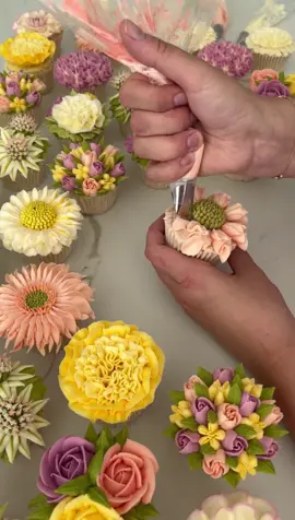 𝕋𝕒𝕤𝕥𝕪 𝕋𝕦𝕖𝕤𝕕𝕒𝕪 🤤😋 Buttercream cupcakes individually hand piped by yours truly 🙋🏼‍♀️ #tasty  #tuesday  #buttercream  #buttercreamflowers  #special  #taste  #cupcakeinspo  #cupcakes  #fresh  #yummy  #cakeworld  #baking 