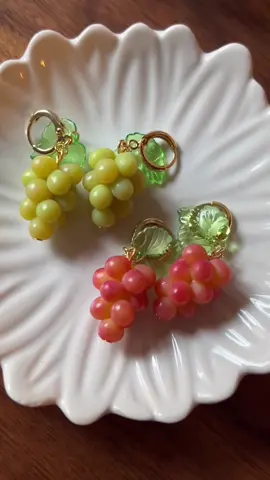 🍇grape dangles coming this friday🍇  #art #artist #artistatiktok #polymerclay #clay #handmade #craft #cute #miniatures #clayearrings #earrings #polymerclayearrings #explore #life #DIY 