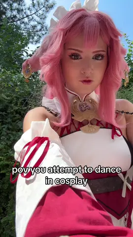 I didnt even finish the first move, does this happen to everyone 👹 #yaemikocosplay #yaemiko #genshincosplay #cosplay #viencon #maidcosplay #foxgirlcosplay 