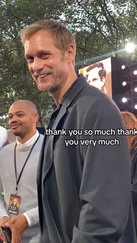I BEG YOUR FINEST PARDON ALEXANDER SKARSGARD?! 😱 A kinky what now?! Not him looking back at me because I was giggling quietly at this behind the camera 😂 #alexanderskarsgård #alexanderskarsgard #alexanderskarsgardedit #lee #moviepremiere #redcarpet #celebrityinterview @Sky 