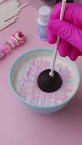 This marble cake pop didn't turn out as planned, but it's still cute!✨ #cakepops #marble #foryou #fyp 