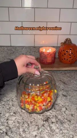 Halloween night routine🍁🎃👻 #fyp #foryou #foryoupage #viral #trending #tiktokshop #fallfashion #halloweenaesthetic #halloween2024 #halloween #halloweentok #pumpkin #pumpkinspice #fall #fallaesthetic #treehut #treehutsugarscrub #fall2024 #nightroutine 