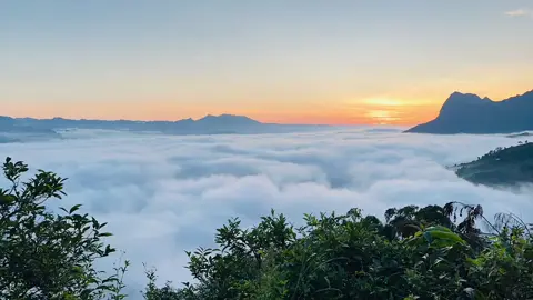 Ngắm Bình minh buổi sáng tại bản làng có những ngọn núi 🏔 mây bay tuyệt đẹp #xuhuong #sanmay #hagiangloop #tourxemayhagiang 