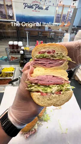 Beautifully crafted sub 🫱🏽‍🫲🏻 #fypage #jerseymikes #viral #bread #fypシ゚viral #foryou #foryoupage #satisfying #foodiesoftiktok #popularcreator #video #howtotiktok 