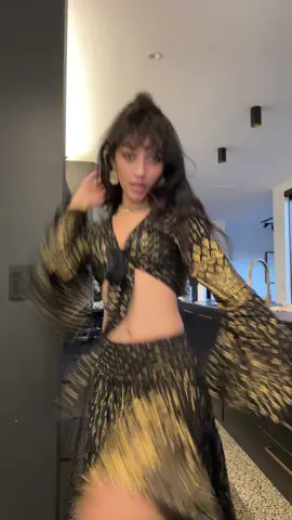 cant stop seeing this dance @bách 