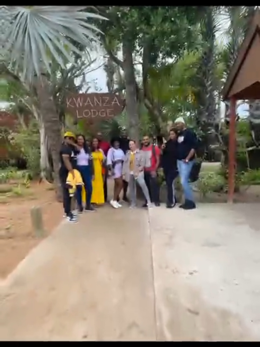 Amigos, que sejam poucos e que sejam verdadeiros 🥂🥂🥂 #boavibe #blessings  #friendshipgoals  #lawsofattraction  #fyp  #palops🇦🇴🇲🇿🇸🇹🇨🇻🇬🇼  #kuanzalodge  #riokwanza  #luanda  #angola🇦🇴 