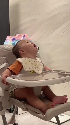 Đến giờ ăn kiểu: Lẹ cái tay lên bà già ơiiii #chipbae #nhavia2vach #nhaviaembebubam #nhaviacoembe 