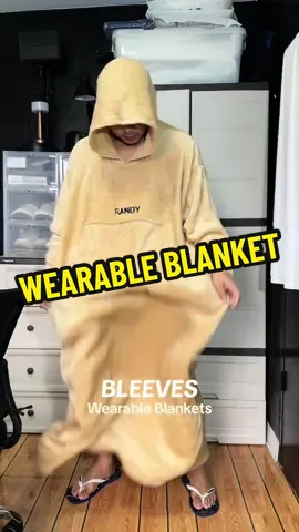 HINDI SAPAT ANG KUMOT? MAG WEARABLE BLANKETS KA! #bleeves #wearableblanket #wearableblankets #wearableblankethoodie #blanket #blankets #microfiberblanket #microfiberwearableblanket 