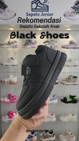 Rekomendasi Sepatu Anak Sekolah SD Warna Hitam (Black Series) Tipe Perekat, Empuk dan Ringan @sepatujunior.id. Jangan sampai kehabisan ya Bunda ;).   . #sepatuanak #sepatuanaksd #sepatusekolah #sepatuanakanak #sepatuanakhitam #sepatujunior