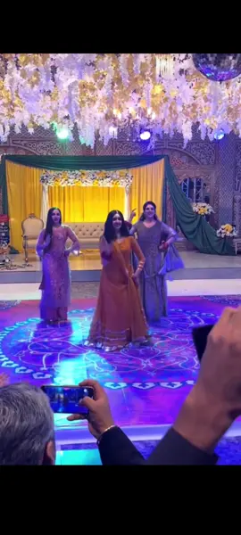 Girl's Fire performance 🔥💃🏻#foryoupage #viralvideo #dancer #trendingsong #grow #unfreezemyacount #foryou #weedingdance #viraltiktok #viraltiktok #weeding #foryoupage 