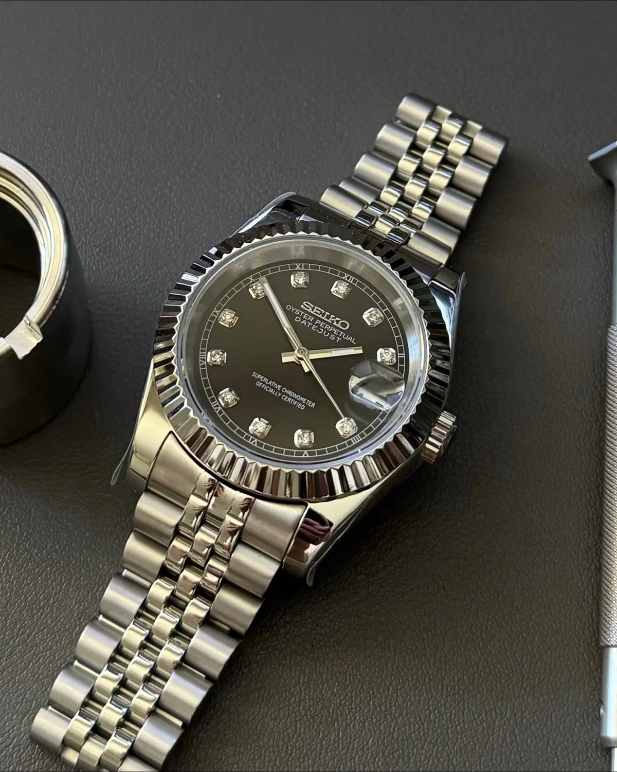 The diamond dial is timeless 💎 DM us if you’re interested in customizing a timepiece today ✅ #seiko #seikomod #customwatch #watch #royaloak #WatchCollection #automaticwatch #seikocollector #timepiece #seikomodder #watchgame #customseiko