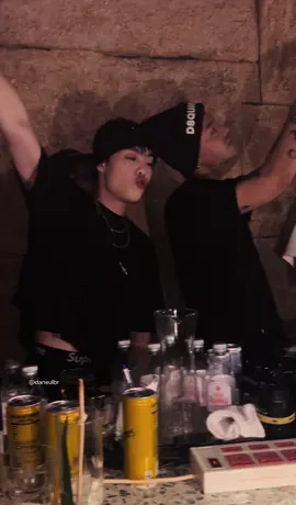 ko chỉ gu thời trang mà gu âm nhạc của gíp cũng giống giống jungkook=))) #fyp #viral #negav #wean #xuhuong #abcxyz 