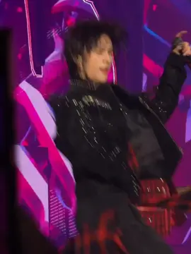 body rolls and facial expression 😵‍💫 damn   #hyunjin #foryou #stay #fyp 