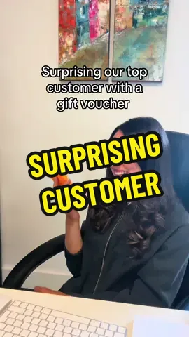 Call one of our top customers with us! 🌟  #customer #phonecall #employee #suprise #giftvoucher #gift #gifting #surprisingcustomers 