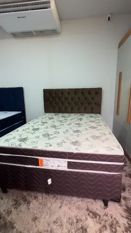 Tá buscando conforto para suas noites de sono 🛏️✨ naquele precinho 🤏🏻 olha só o conjunto Box que a chefinha vai apresentar para vocês 🫡 — Conjunto Box Viena por apenas : R$ 749,99 a vista 😱💵 ele é todo com molas ensacadas vem no tamanho padrão com todos os tratamentos 🥰❤️ E você consegue adquirir 🫵🏻 ele aqui na Art Móveis chama a gente na direct ou no nosso WhatsApp 👀 #CamaFortaleza #CamasFortaleza #MóveisFortaleza #DecoraçãoFortaleza