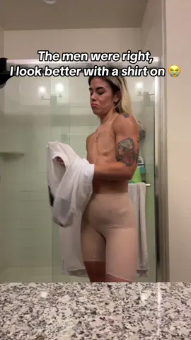 Now that ive got your attention, go support a good cause and get yourself an ICONIC shirt in the process! 100% of the profits go directly to Breastreconstruction.org #BRCA #breastcancer #aestheticflatclosure #doublemastectomy #mastectomy #bodypositivity #womenempowerment #healthadvocate #flattie #flattiebaddie 