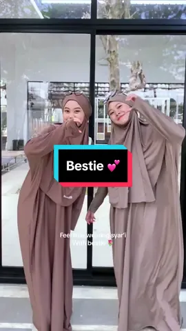 Momen yang sering banget terjadi tiap ketemu bestie. Outfit selalu samaan, padahal ga janjian 😭 #aishahomewear #gamissethijab 