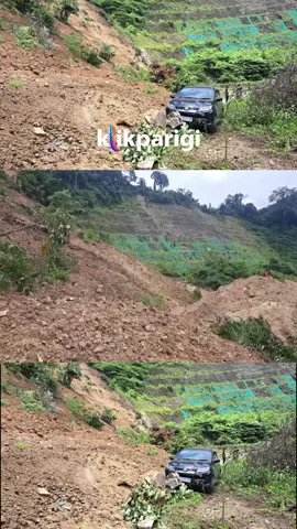 Telah terjadi longsor pada Kamis 5 September 2024 di jalan trans sulawesi jalur kebun kopi KM 8 Toboli yang mengakibatkan jalur tidak bisa dilalui dan mengakibatkan kepadatan arus lalu lintas.  Untuk itu dihimbau kepada masyarakat yang akan melintas agar dapat menunda perjalanannya sementara hingga jalur bisa dilalui kembali Sumber Video : Satlantas Polres Parimo #mediaklikparigi  #mediasosial #klikparigi #mediapromosi #mediainformasi #mediadigital #news #parigimoutong