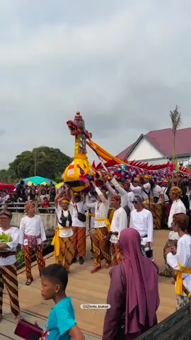 Suasana Mengulur Naga ERAU tahun lalu, menurut informasi ERAU tahun ini akan digelar mulai tanggal 21-30 September 2024.#kukar #ikn #erau #belimbur #tenggarong @INI KALIMANTAN @Syarla 