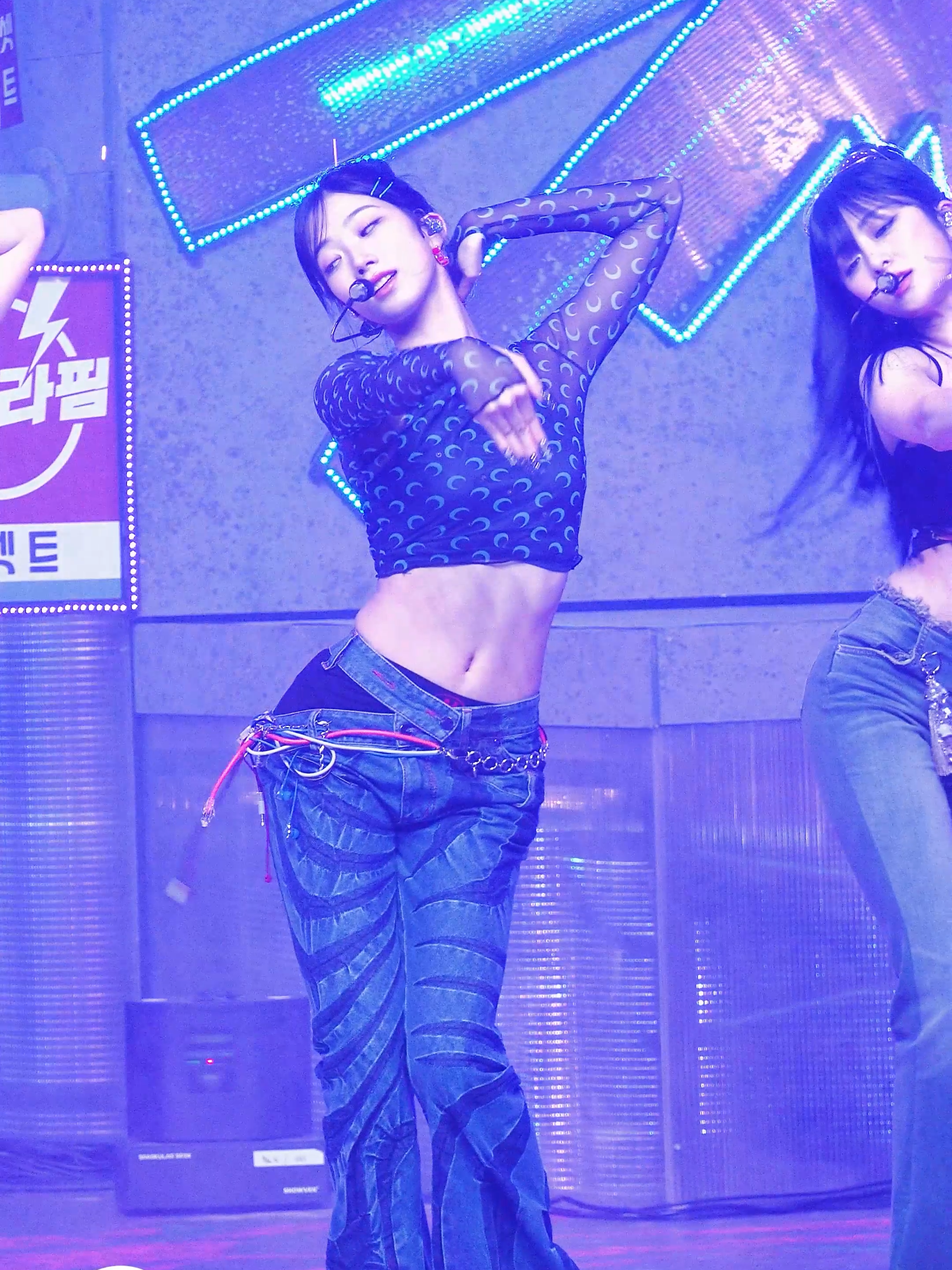 적당히 미치는 게 안 되는 카즈하 미모❣ #MPD직캠 #MPDFanCam #M2 #르세라핌 #LE_SSERAFIM #CRAZY #LE_SSERAFIM_CRAZY #KAZUHA #카즈하 @le_sserafim