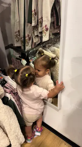 Spune mi cat te admiri fara sa mi spui cat te admiri 🤣🤣vin maine dupa ea🤣