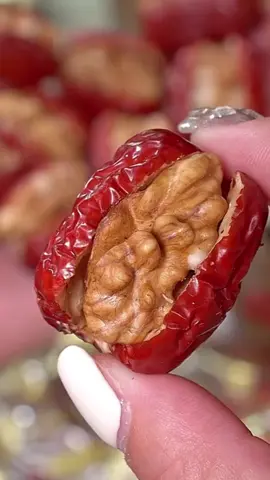 Kurma walnut for all ages, especially girls must eat more, beauty#halalfoodie 