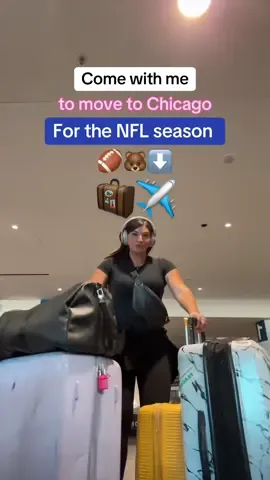 Shes a midwest girl now lol 🐻⬇️ #chicago #chicagotiktok #travelwithme #chicagobears #nflcouple #nflgirlfriend #nflwife #footballgirlfriend #nflwags #wags #onthisday #blowthisup #footballwags #nflwives #dayinmylife #dayinmylifevlog #fyp