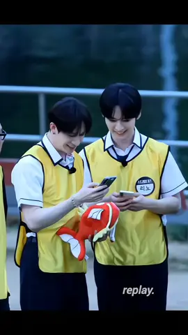 love their smiles #bangchan #leeknow #skz #chanskz #leeknowstraykids #minchan