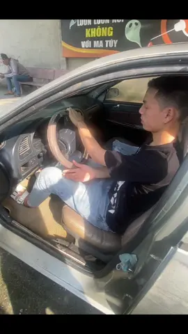 Một đứa trẻ đã lớn lên trong vòng tay của thầy 😂😂 #thaynguyendaylaixe #hoclaixe 