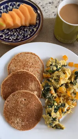 Ideas para desayuno #🍳 #desayunosaludable #hotcake #espinaca #sano #paratii #videoviral #contenidotiktok #cocina #cocinafacil #facilyrapido #comidasaludable #dietasaludable #fyp #recetas #recetassaludables #recetasfaciles #Fitness #GymLife #gymlifestyle 