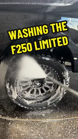 Washing the 2024 Akins Ford F250 LIMITED Covert Edition #americanforcewheels #f250 #ford #akinsford #leveledon37s #alumiduty #realdealneal #wildwillies