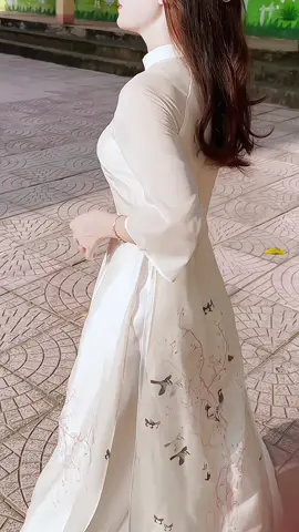 Áo dài cách tân đẹp #aodai #aodaicachtan #aodaiphamhuong #aodailieumai #xuhuong 