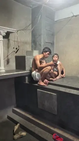Since the 1950s, Manila North Cemetery has turned into a slum for poor Filipinos who can't afford housing in the capital region of the Philippines  #anadoluajansi #anadoluagency #anadolu #filipinos #manila