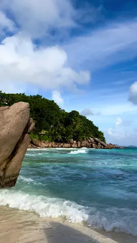 Paradise found 🥹🏝️ #heaven #paradise #beautifuldestinations #paradisefound #seychelles #ocean #moana #traveltiktok #destination #bucketlist #voyage #travelinspiration #viral #foryou #fryp 