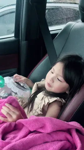 Ung umiiyak na ate mo. Nang aasar kapa🤣 Henry