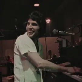 #FREDDIEMERCURY happy birthday to the best singer in the world!!!! 💝🥳 #freddiemercuryedit #freddiemercuryqueen #queenband #queen #foryoupage