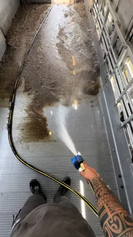 Gros clean 💦 #foryou #pourtoi #satisfying #satisfaisant #cleaning #nettoyage #CleanTok #livestock 