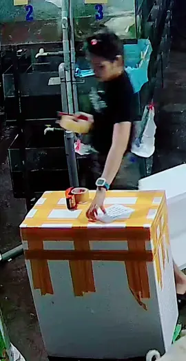 Chúng ta cố gắng kiếm tiền không phải vì chúng ta thích tiền. Mà bởi “cả đời này, tôi không muốn đến với ai vì tiền, cũng không muốn chia tay ai vì tiền”.