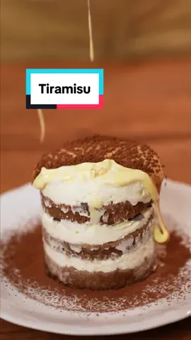 Danilo Zanna’s Tiramisu ♥️🔥 #tiramisu #italienischeküche #dessert  Biskuit: - 125 g Eigelb   - 90 g Zucker   - 190 g Eiweiß   - 95 g Zucker   - 150 g Mehl   - 65 g Kartoffelstärke   Creme: - 400 g Mascarpone   - 150 g Sahne   - 60 g Zucker   Zabaione-Sauce: - 4 Eigelb   - 45 g Zucker   Kaffee: - 2 Espresso-Shots   - 15 g Zucker  